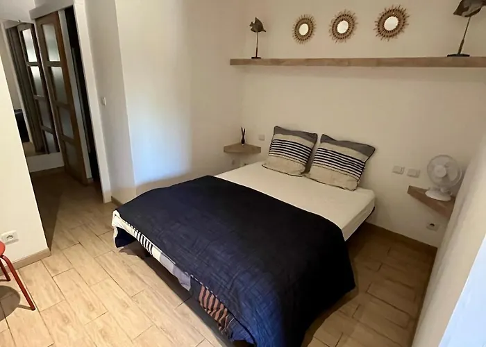 A La Vallee Heureuse