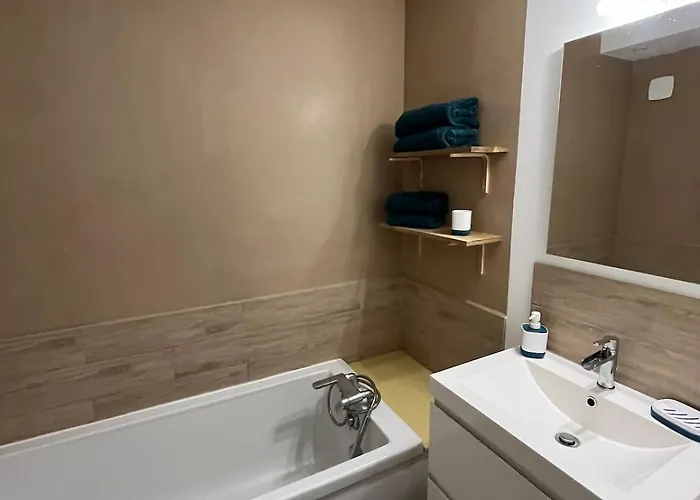 A La Vallee Heureuse Daire