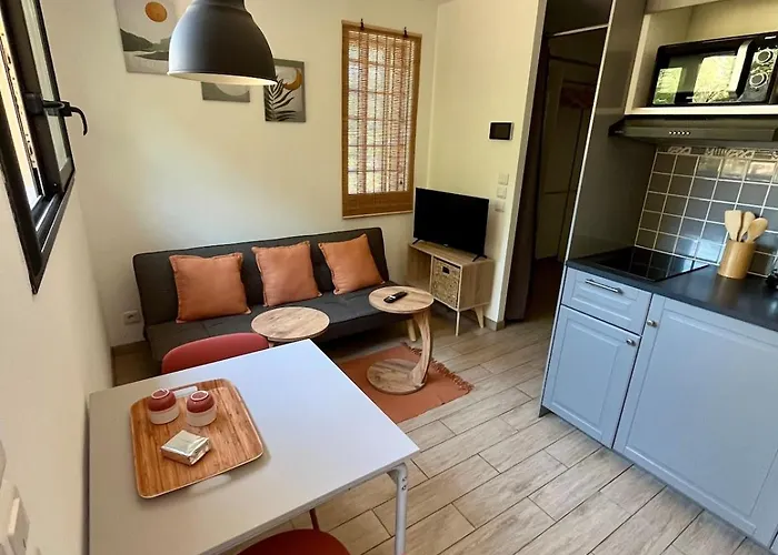 A La Vallee Heureuse Daire *